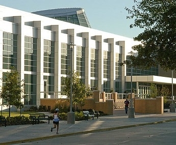du-hoc-my-unt-05.jpg
